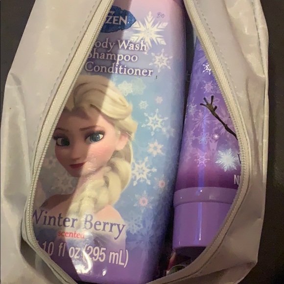 Elsa, Anna, And Olaf Bathing - Picture 11 of 13